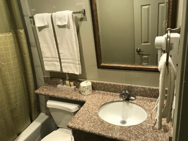 Hyland Motel Brea image 9